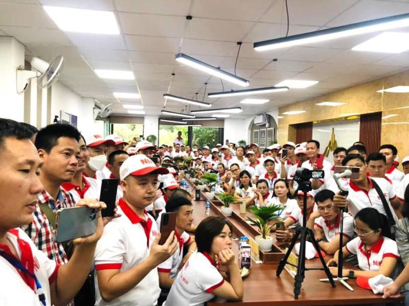 Xây dựng khách hàng và nhân viên trung thành