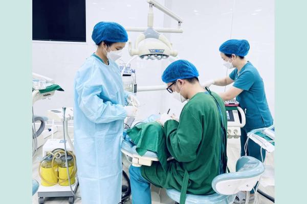Implant là gì? Vì sao là lựa chọn số 1 để trồng răng giả?